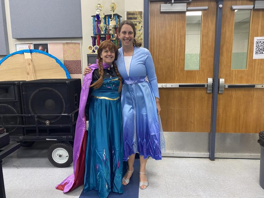 Teachers Mrs. Van Buskirk and Ms. Wilcox as Anna and Elsa from Frozen
